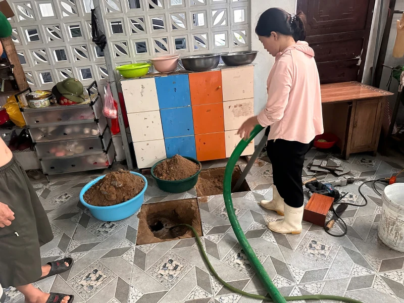 Môi Trường Tài Hải đang hút bể phốt tại Hà Tĩnh