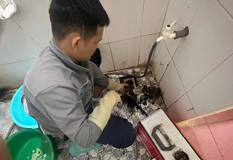 Thông tắc cống tại Hà Tĩnh bằng máy lò xo