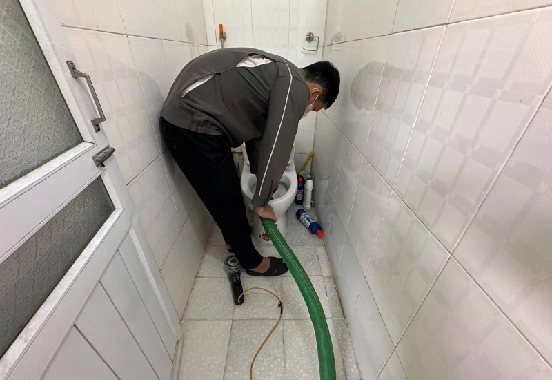 Dịch vụ thông tắc bồn cầu chuyên nghiệp của Môi Trường Tài Hải